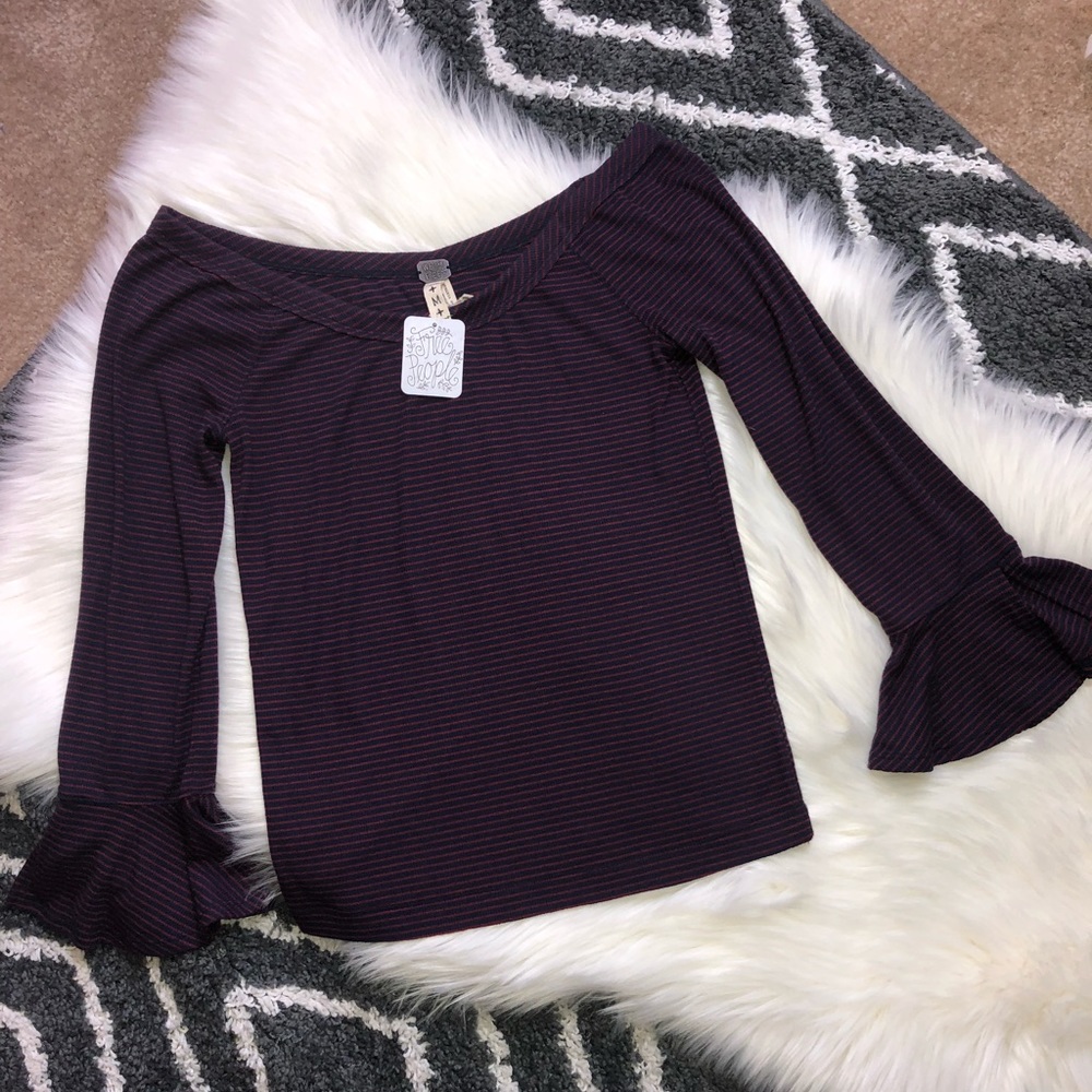 Free people Bell sleeve top ✨ Size Medium
